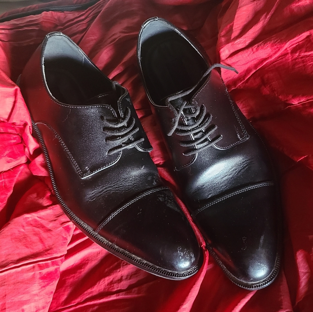 Joseph Abboud black dress shoes. Size 11 Mens